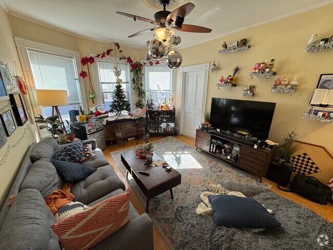 Building Photo - 176 Elm St Unit 2 Rental