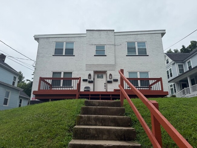 Building Photo - 5653 Bramble Ave Unit 3