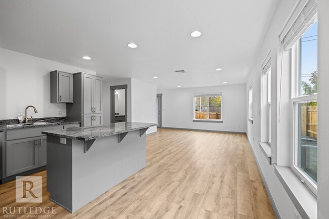 Photo - 3 Bed \ 2.5 Bath Gorgeous Newer Townhome!!