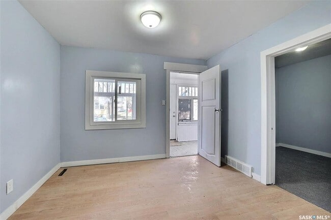 Photo - 1945 St John St