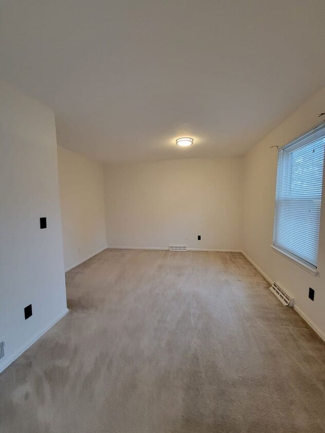 Updated 2 bed 2 bath condo with 1 car gara... - Updated 2 bed 2 bath condo with 1 car gara...
