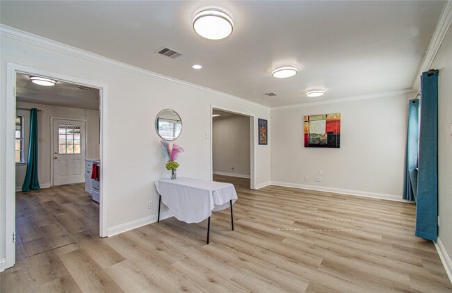 Photo - 5926 Ettrick Dr