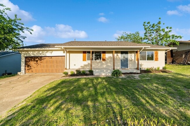 Photo - 503 Rogers Way