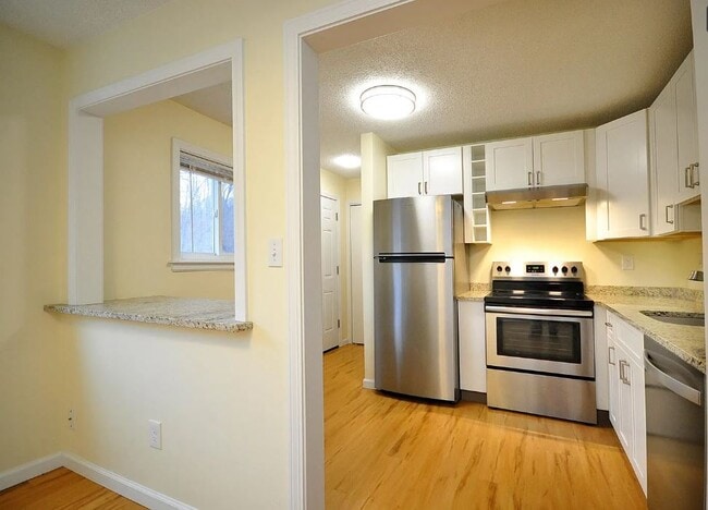 Building Photo - 1700 Farmington Ave Unit B