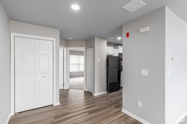 1BR, 1BA - 750SF - Dining Area