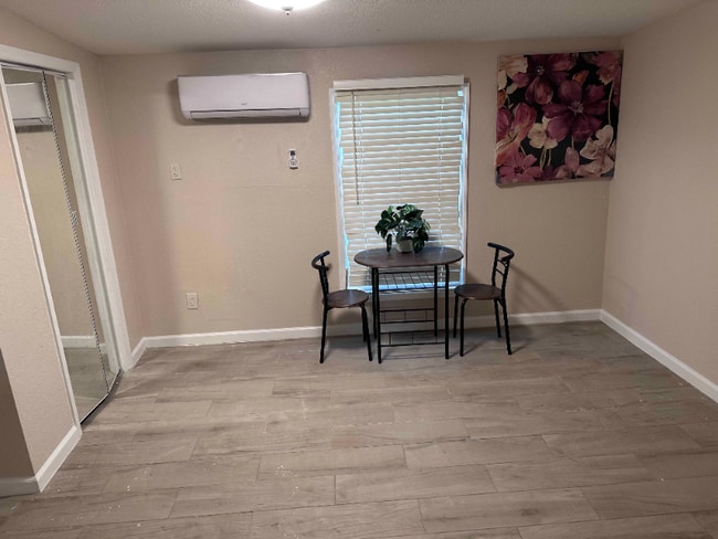 Photo - 4208 W La Salle St