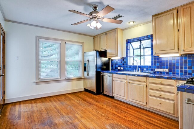 Photo - 2324 Goldsmith St