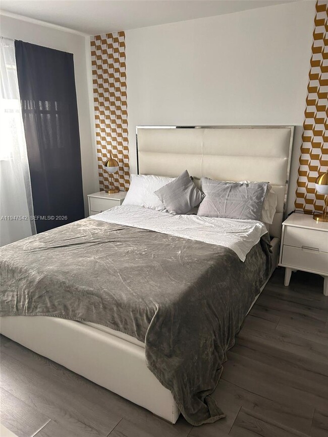 Building Photo - 1881 Washington Ave Unit 8F