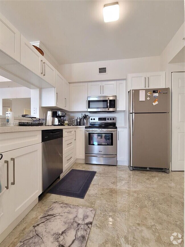Building Photo - 17100 N Bay Rd Unit 1307 Rental