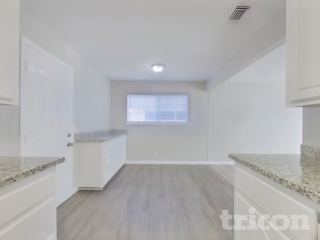 Photo - 1276 Alderwood Way