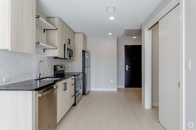 1BR, 1BA - 739 SF