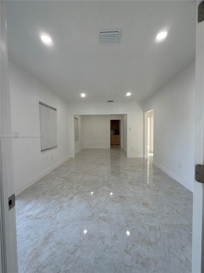 Photo - 3300 SW 28th St Unit 3300