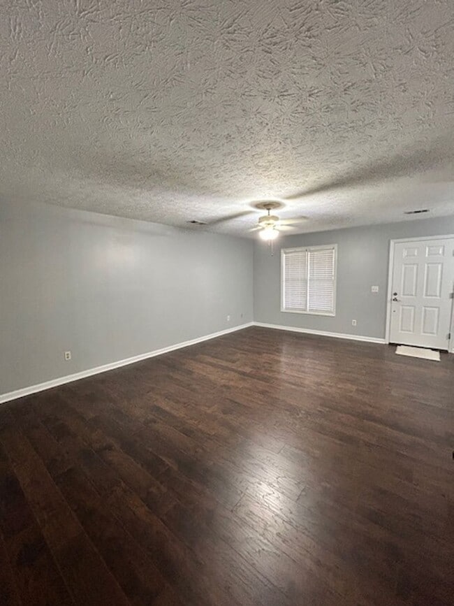 Photo - 785 Iroquois Cir