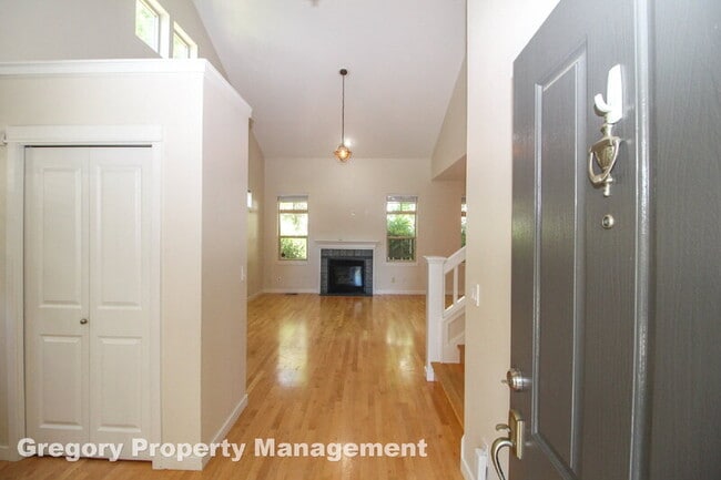 Photo - 15720 NE 95th Way