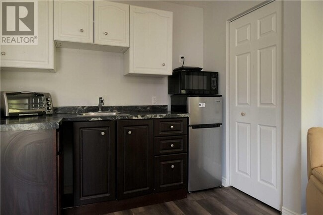 Photo - 77 Airview Rue