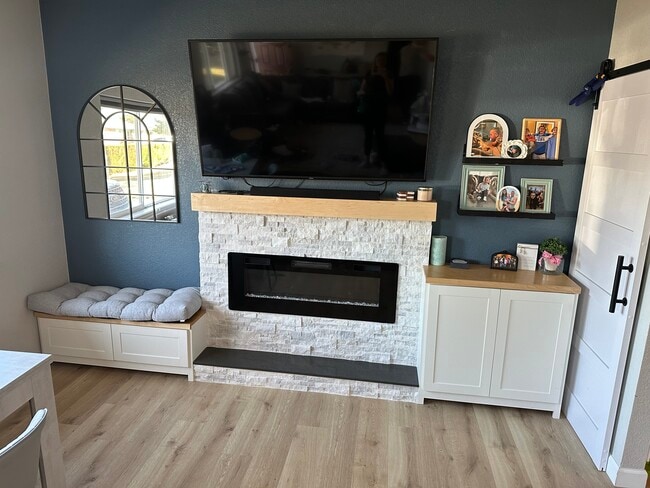 Photo - 11916 Barrett St