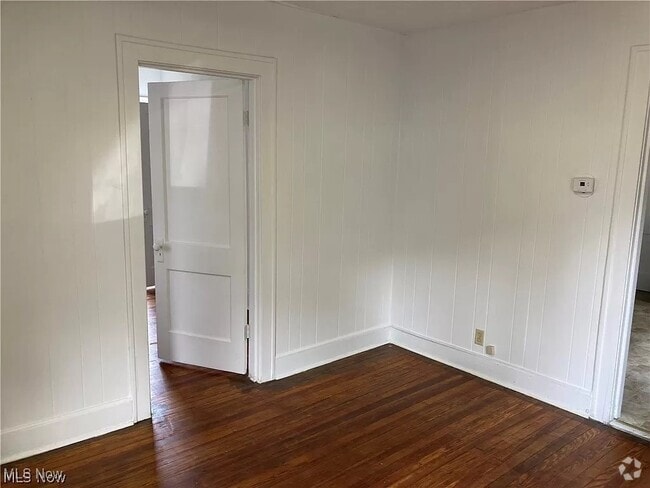 Building Photo - 719 E 162nd St Rental