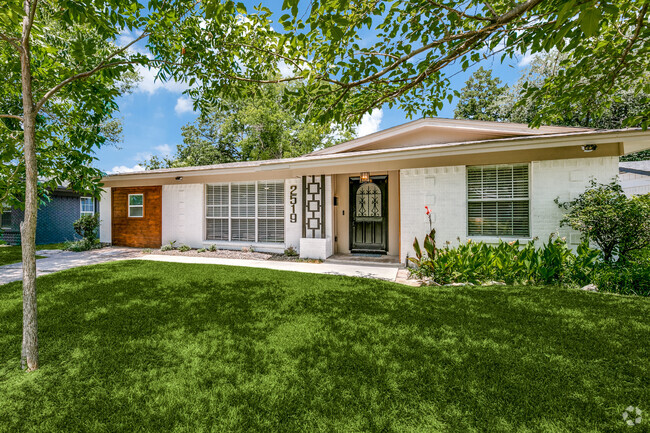 Building Photo - 2519 Highwood Dr Rental