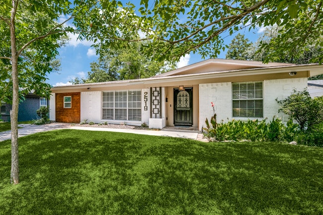 Photo - 2519 Highwood Dr Casa