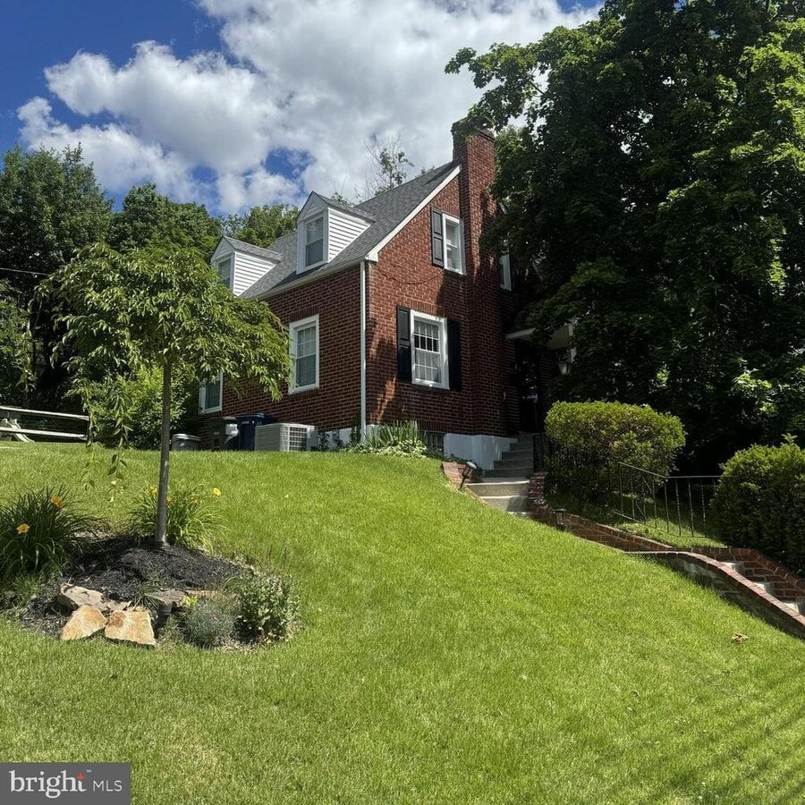 Photo - 165 Race St
