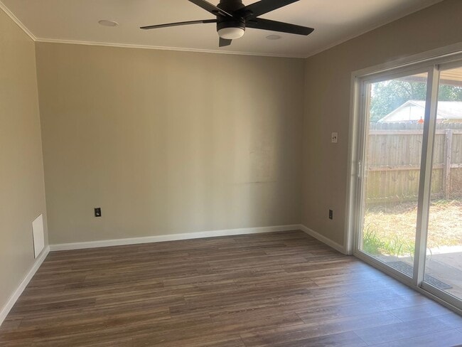 Photo - 2101 Peach St