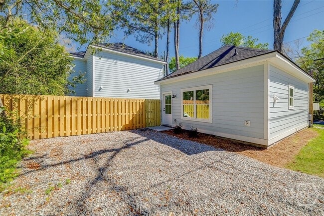 Building Photo - 1619 Le Grand St