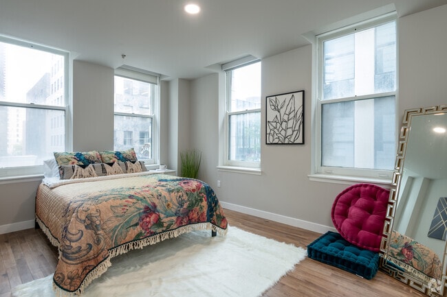 2 BR, 1 BA - 1,008SF - Playbill Flats Apartments