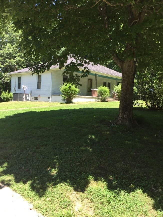 Photo - Country Living on 2 Acres! Palmyra Area. 2 Bed/1 Bath and a office.
