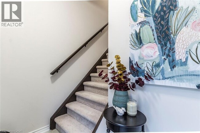 Photo - 219 Dundas St E