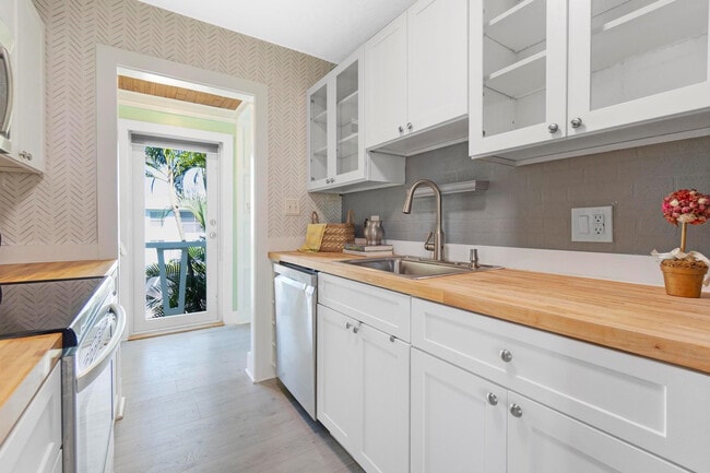 Photo - 2755 NE 28th Ave Unit C2