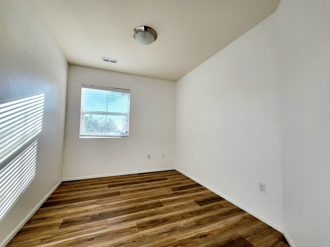 Photo - Prime Amber Skyline Home for Lease: Comfort and Convenience Await