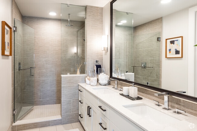 2BR, 2BA - 1008 SF