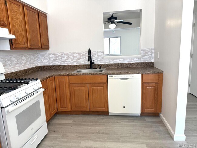 Photo - 205 Everett Pl