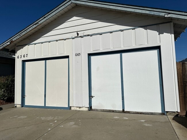 Building Photo - 6365 Bollinger Rd Unit 1