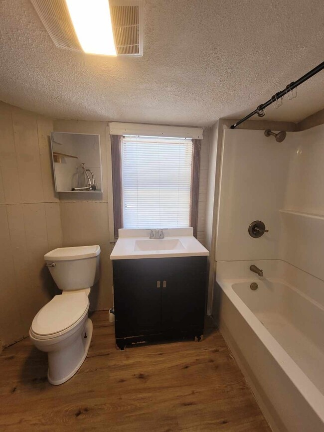 Photo - 404 E Phoenix Ave