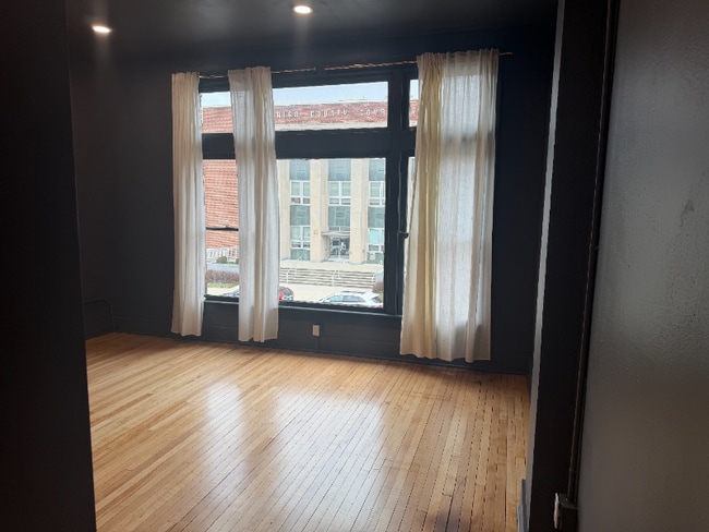 Photo - 215 N Main St Unidad 213A