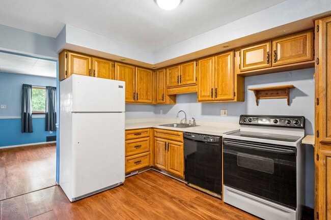 Building Photo - Beautiful 2 bedroom home in Scott Township available October 1!