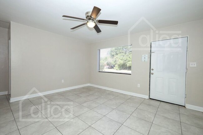 Photo - 3810 Thompson St