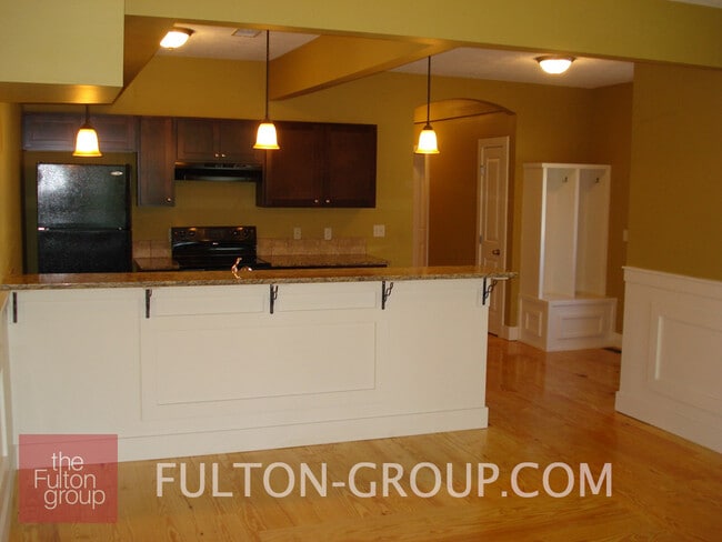 Photo - 832 Michigan St NE