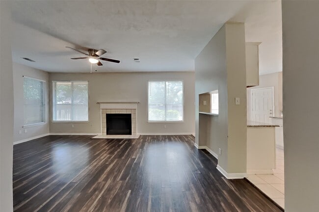 Photo - 15907 Lausanne Dr