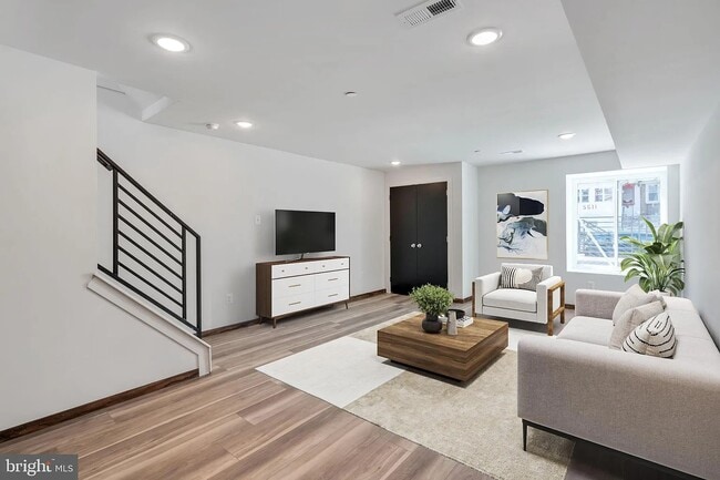 Photo - 5608 Florence Ave