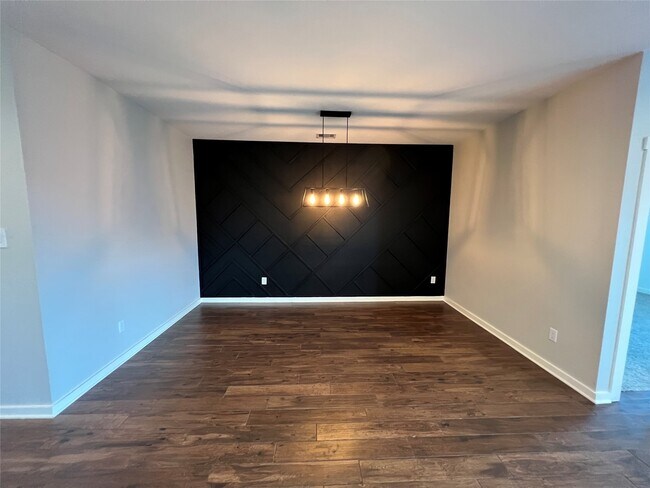 Photo - 1607 Barrows Ln