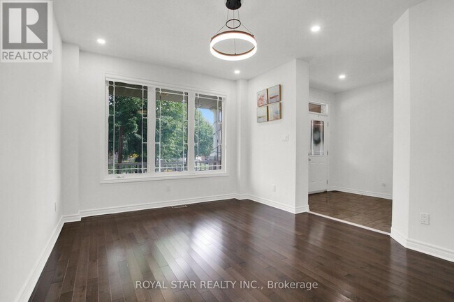 Photo - 115 Tapestry Dr