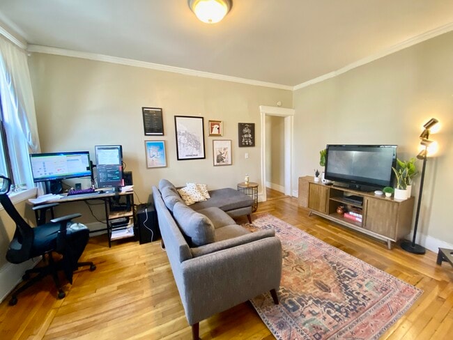 Building Photo - 5 Braemore Rd Unit 2