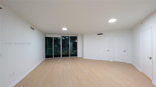 Photo - 350 S Miami Ave Unidad 1901