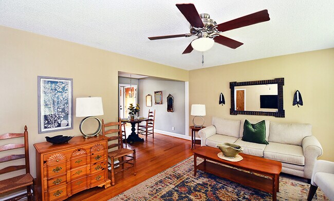 Photo - 6123 Skylark Rd