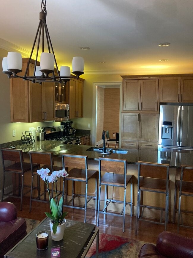 Building Photo - Charming Home