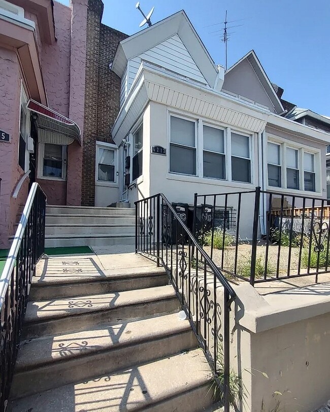 Building Photo - 6713 Guyer Ave Rental