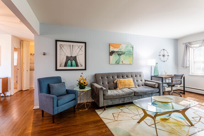 Living Area - 1BR, 1BA - Model - 976 SF