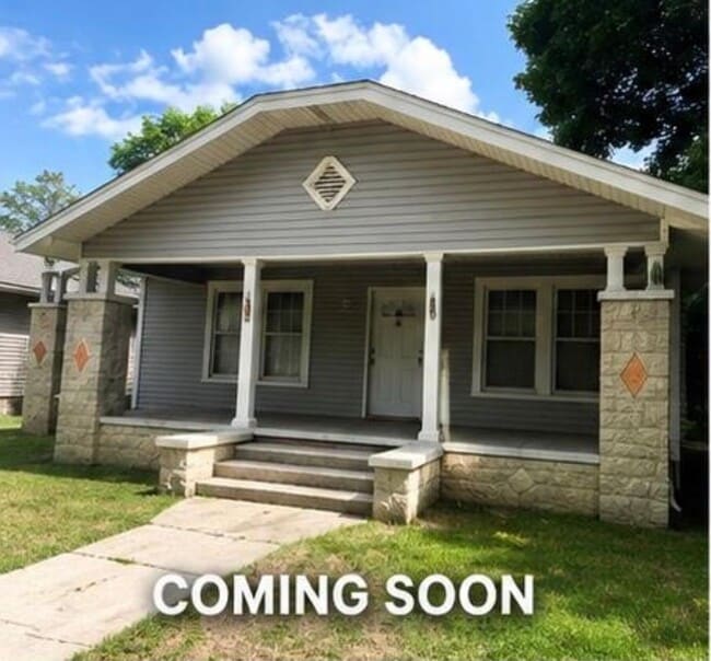 Building Photo - Completely Renovated 3 Bedroom / 2 Bathroom Home – Section 8 Vouchers welcome